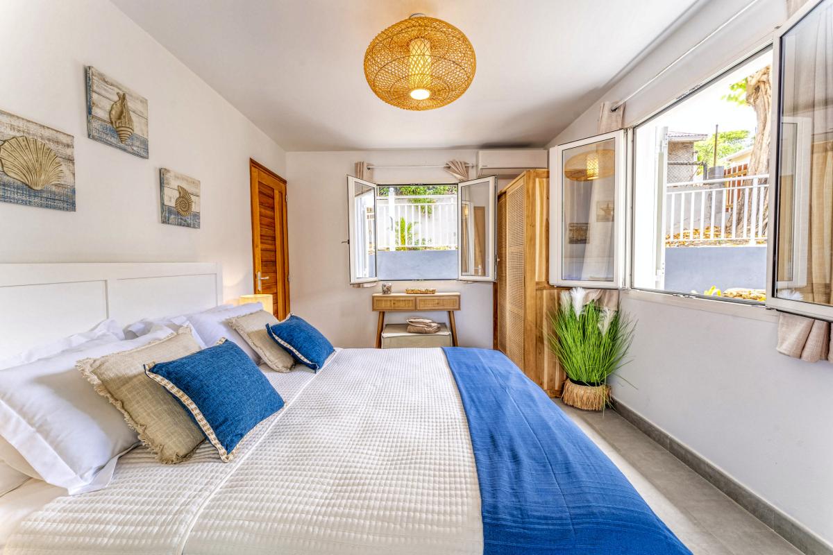 12.A louer villa avec piscine et Terre de haut Les Saintes- Villa Topaze